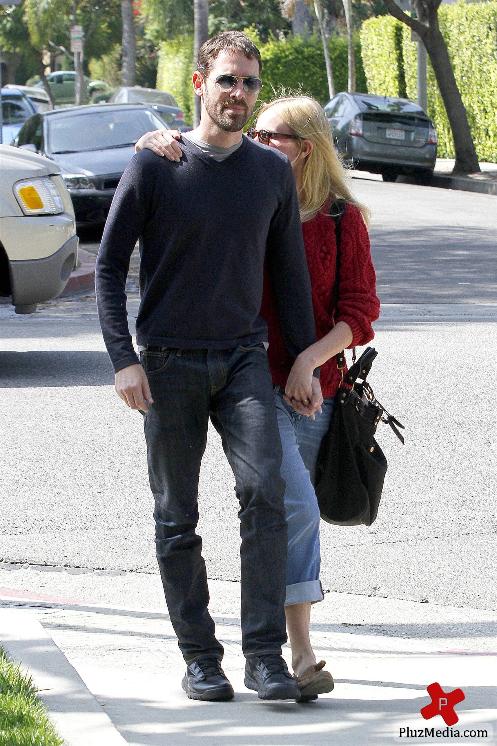 Kate Bosworth keeps close to her boyfriend as they leave Lemonade restaurant | Picture 97906
